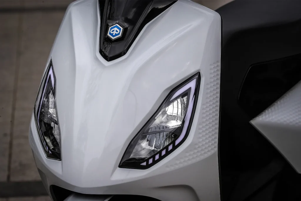 Scooter eléctrico Piaggio 1 en ciudad